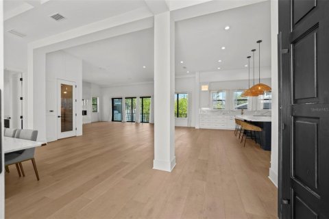 House in Tampa, Florida 5 bedrooms, 417.22 sq.m. № 1742834 - photo 3