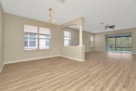 House in Land O' Lakes, Florida 4 bedrooms, 238.57 sq.m. № 1376611 - photo 8