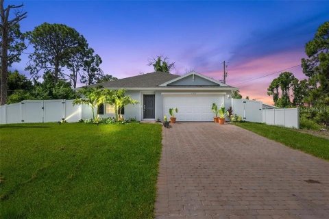Casa en venta en Port Charlotte, Florida, 4 dormitorios, 139.26 m2 № 1902320 - foto 1