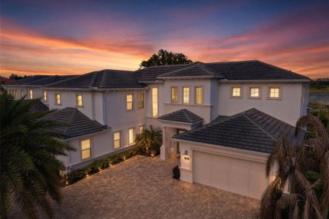 House in Winter Garden, Florida 7 bedrooms, 594.57 sq.m. № 2108221