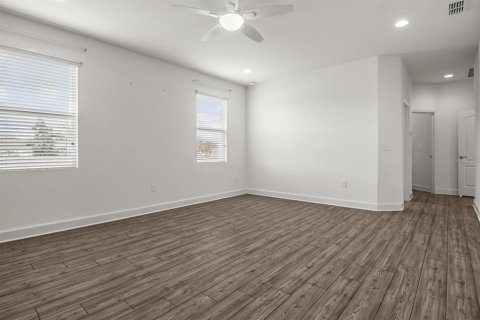 House in Winter Haven, Florida 4 bedrooms, 336.21 sq.m. № 2116157 - photo 26