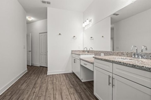 House in Winter Haven, Florida 4 bedrooms, 336.21 sq.m. № 2116157 - photo 30