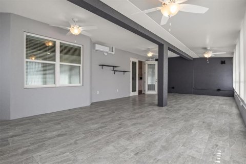 House in Winter Haven, Florida 4 bedrooms, 336.21 sq.m. № 2116157 - photo 23