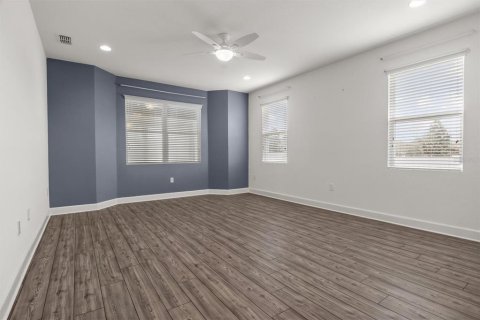 House in Winter Haven, Florida 4 bedrooms, 336.21 sq.m. № 2116157 - photo 25
