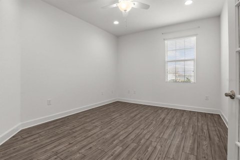 House in Winter Haven, Florida 4 bedrooms, 336.21 sq.m. № 2116157 - photo 14