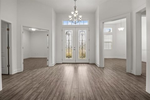 House in Winter Haven, Florida 4 bedrooms, 336.21 sq.m. № 2116157 - photo 9