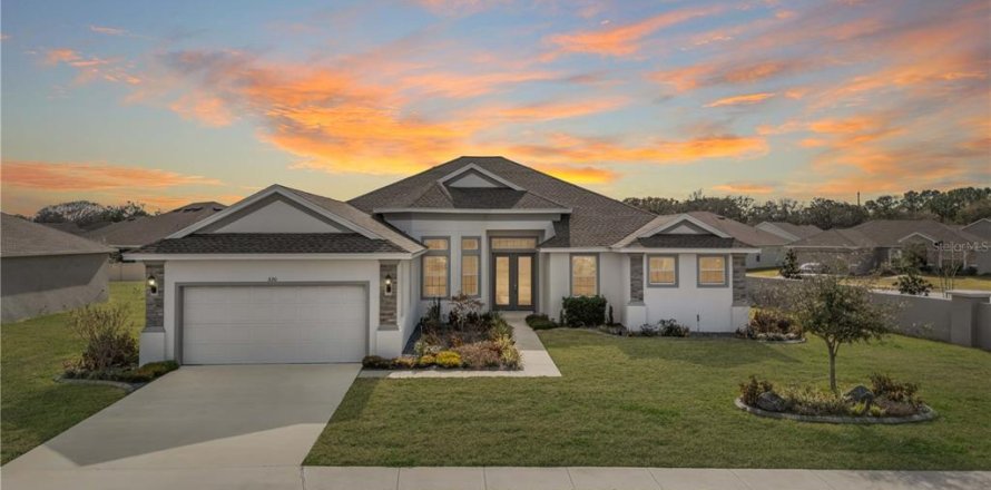 House in Winter Haven, Florida 4 bedrooms, 336.21 sq.m. № 2116157