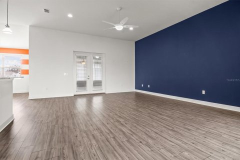 House in Winter Haven, Florida 4 bedrooms, 336.21 sq.m. № 2116157 - photo 6