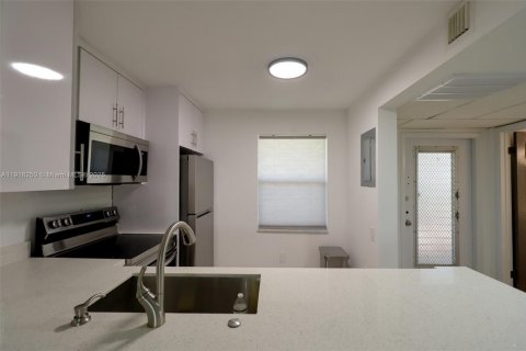 Condominio en alquiler en Tamarac, Florida, 1 dormitorio, 69.68 m2 № 1975681 - foto 4