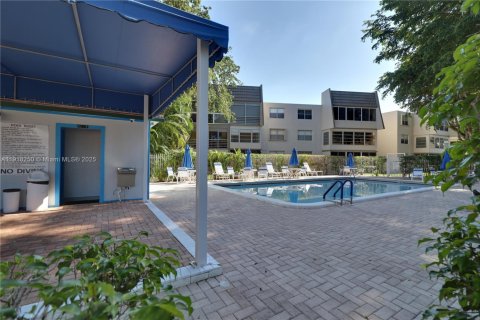 Condominio en alquiler en Tamarac, Florida, 1 dormitorio, 69.68 m2 № 1975681 - foto 20