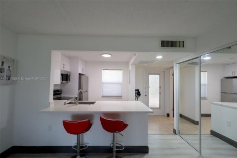 Condominio en alquiler en Tamarac, Florida, 1 dormitorio, 69.68 m2 № 1975681 - foto 7