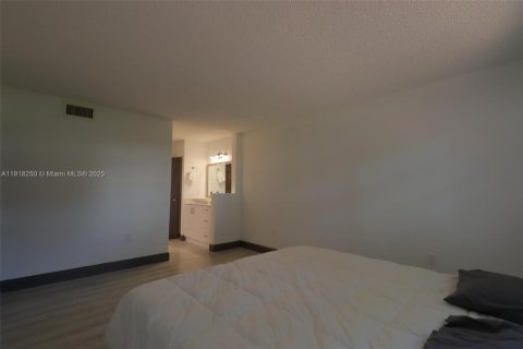Condominio en alquiler en Tamarac, Florida, 1 dormitorio, 69.68 m2 № 1975681 - foto 11