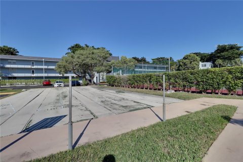 Condominio en alquiler en Tamarac, Florida, 1 dormitorio, 69.68 m2 № 1975681 - foto 18