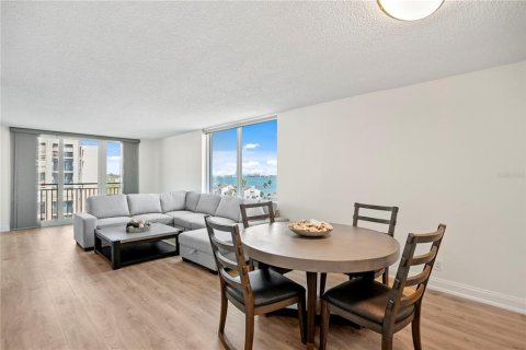 Condo in Clearwater, Florida, 2 bedrooms  № 2391496 - photo 10