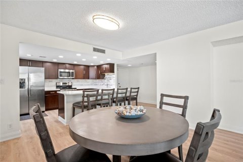Condo in Clearwater, Florida, 2 bedrooms  № 2391496 - photo 12