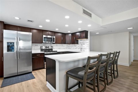 Condo in Clearwater, Florida, 2 bedrooms  № 2391496 - photo 9