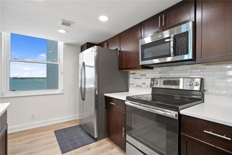 Condo in Clearwater, Florida, 2 bedrooms  № 2391496 - photo 8