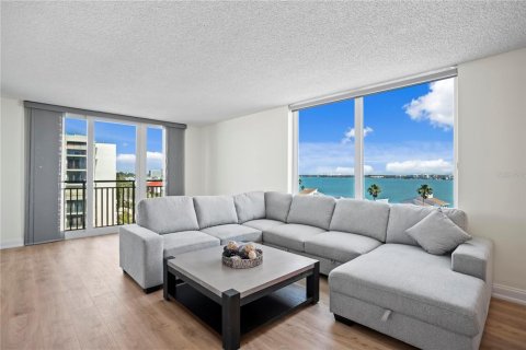 Condo in Clearwater, Florida, 2 bedrooms  № 2391496 - photo 13