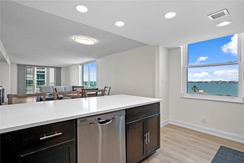 Condo in Clearwater, Florida, 2 bedrooms  № 2391496 - photo 7