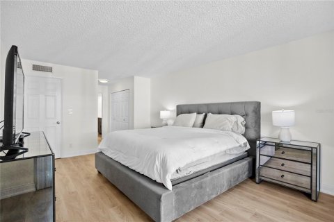 Condo in Clearwater, Florida, 2 bedrooms  № 2391496 - photo 25