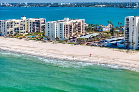 Condo in Clearwater, Florida, 2 bedrooms  № 2391496 - photo 4