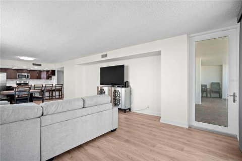 Condo in Clearwater, Florida, 2 bedrooms  № 2391496 - photo 16