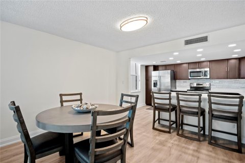 Condo in Clearwater, Florida, 2 bedrooms  № 2391496 - photo 11