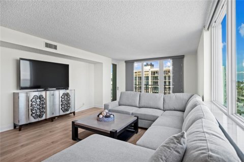Condo in Clearwater, Florida, 2 bedrooms  № 2391496 - photo 14