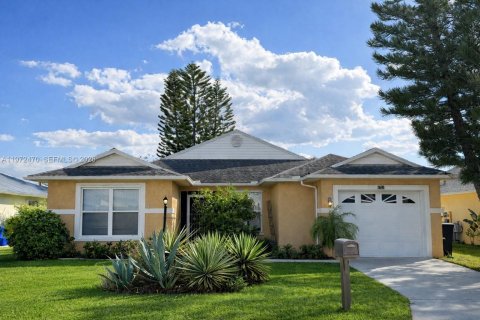 Villa ou maison à St. Lucie, Floride 2 chambres, 142.14 m2 № 2040373