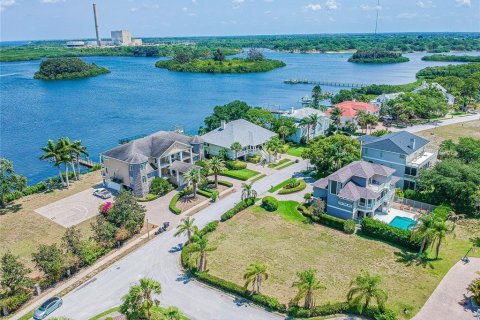 Land in Tarpon Springs, Florida № 247810 - photo 1