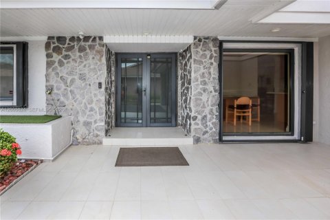 Casa en venta en Hollywood, Florida, 3 dormitorios, 223.89 m2 № 2064904 - foto 7