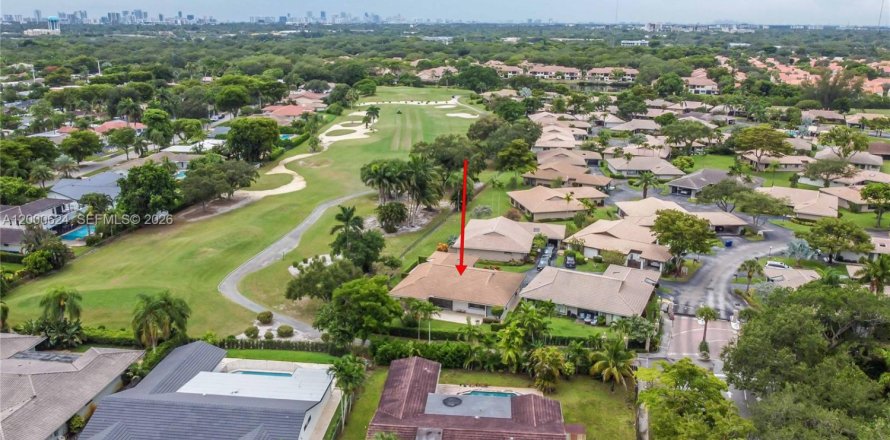 Casa en Hollywood, Florida 3 dormitorios, 223.89 m2 № 2064904