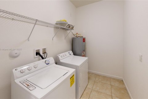 Villa ou maison à vendre à Miami, Floride: 4 chambres, 210.42 m2 № 1924533 - photo 16