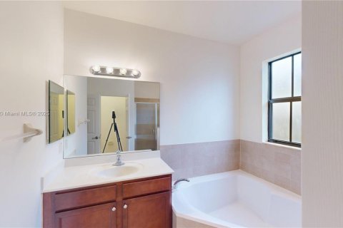 Villa ou maison à vendre à Miami, Floride: 4 chambres, 210.42 m2 № 1924533 - photo 26