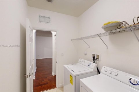 Villa ou maison à vendre à Miami, Floride: 4 chambres, 210.42 m2 № 1924533 - photo 15