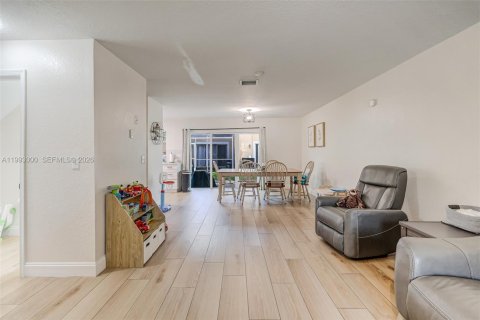 Adosado en venta en Miramar, Florida, 2 dormitorios, 117.99 m2 № 2059109 - foto 8