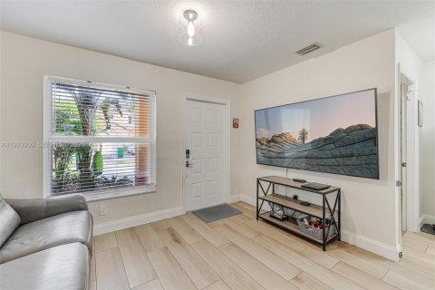 Adosado en venta en Miramar, Florida, 2 dormitorios, 117.99 m2 № 2059109 - foto 9