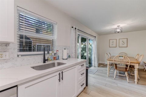 Adosado en venta en Miramar, Florida, 2 dormitorios, 117.99 m2 № 2059109 - foto 18