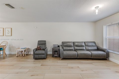 Adosado en venta en Miramar, Florida, 2 dormitorios, 117.99 m2 № 2059109 - foto 5