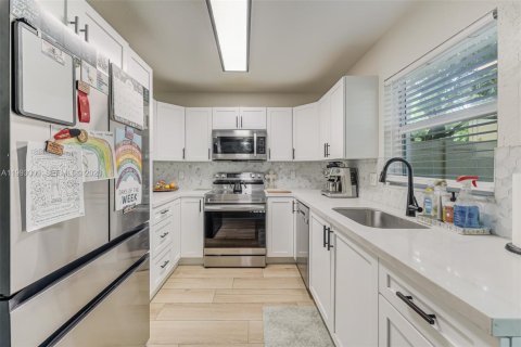 Adosado en venta en Miramar, Florida, 2 dormitorios, 117.99 m2 № 2059109 - foto 15