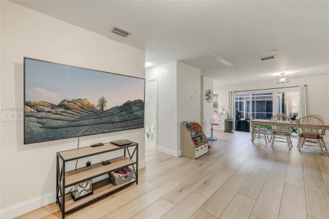 Adosado en venta en Miramar, Florida, 2 dormitorios, 117.99 m2 № 2059109 - foto 7