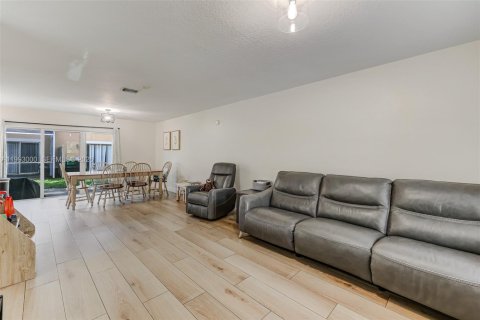 Adosado en venta en Miramar, Florida, 2 dormitorios, 117.99 m2 № 2059109 - foto 4