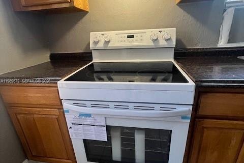 Villa ou maison à louer à North Miami Beach, Floride: 1 chambre, 249.35 m2 № 2051507 - photo 7