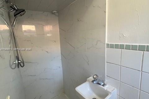 Villa ou maison à louer à North Miami Beach, Floride: 1 chambre, 249.35 m2 № 2051507 - photo 17