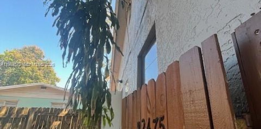 Villa ou maison à North Miami Beach, Floride 1 chambre, 249.35 m2 № 2051507