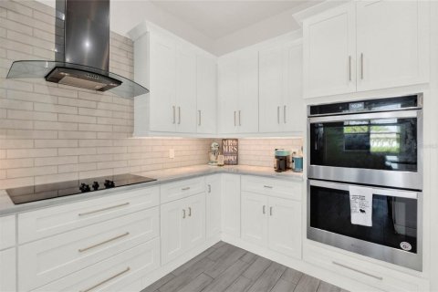 Купить виллу или дом в Таварес, Флорида 8 комнат, 250.65м2, № 1584712 - фото 12