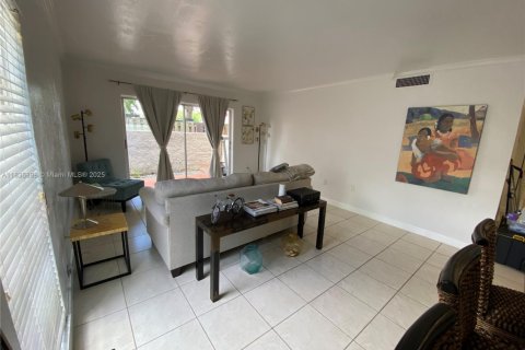 Condominio en venta en Pinecrest, Florida, 1 dormitorio, 79.15 m2 № 1940253 - foto 22