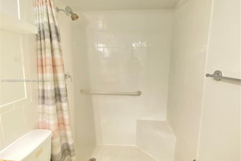 Condominio en venta en Pinecrest, Florida, 1 dormitorio, 79.15 m2 № 1940253 - foto 10