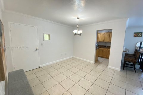 Condominio en venta en Pinecrest, Florida, 1 dormitorio, 79.15 m2 № 1940253 - foto 4