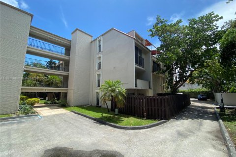 Condominio en venta en Pinecrest, Florida, 1 dormitorio, 79.15 m2 № 1940253 - foto 3